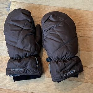 Brown women’s mittens warmest!
